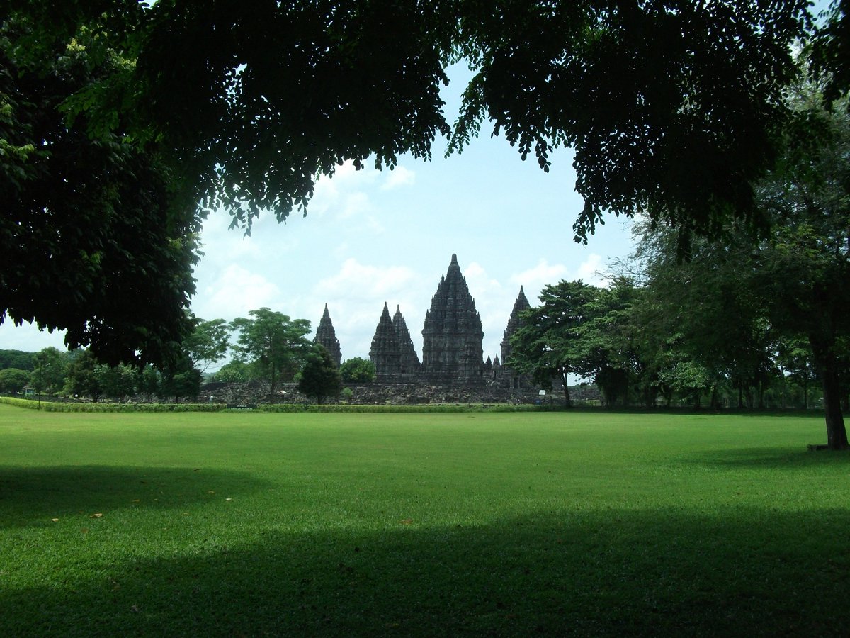 PrambananJazz's tweet photo. Kemegahan Candi Prambanan.#Visitprambanan @amazingindo @andisarinahrri @ManoharaResort @SetijonoEdy @cakpoe2dj https://t.co/JkaNnPA5hM