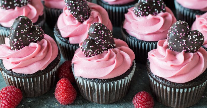 EatTheGlobeTeam's tweet photo. @flourarrange's recipe for Raspberry Chocolate #Cupcakes is incredibly amazing! Check it out https://t.co/ZIGzpCnzLi https://t.co/THbXQJu5y0