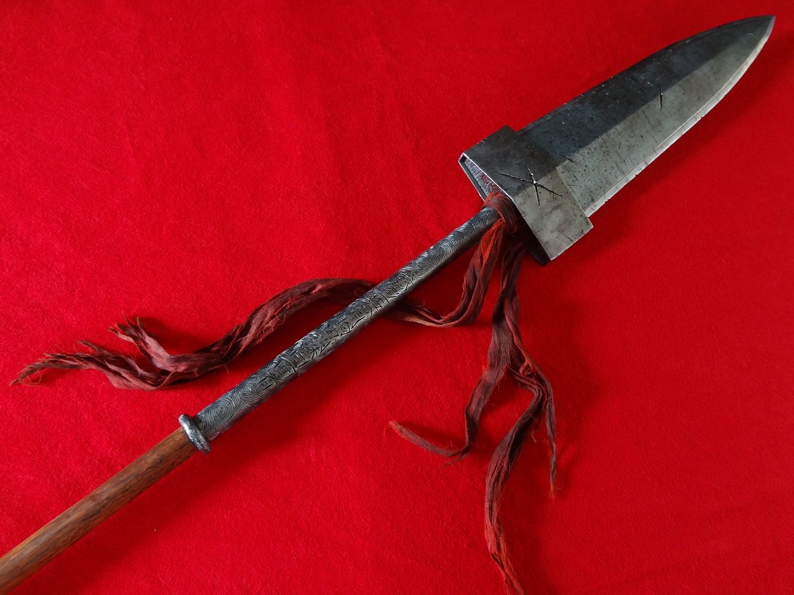blacksmithG's tweet photo. 漸く完成っす。

製作日数：１年三ヶ月
全長：約216cm
重量：約1200g

近日中に詳細込みでHPに掲載いたします https://t.co/7B4Es2O2ig
