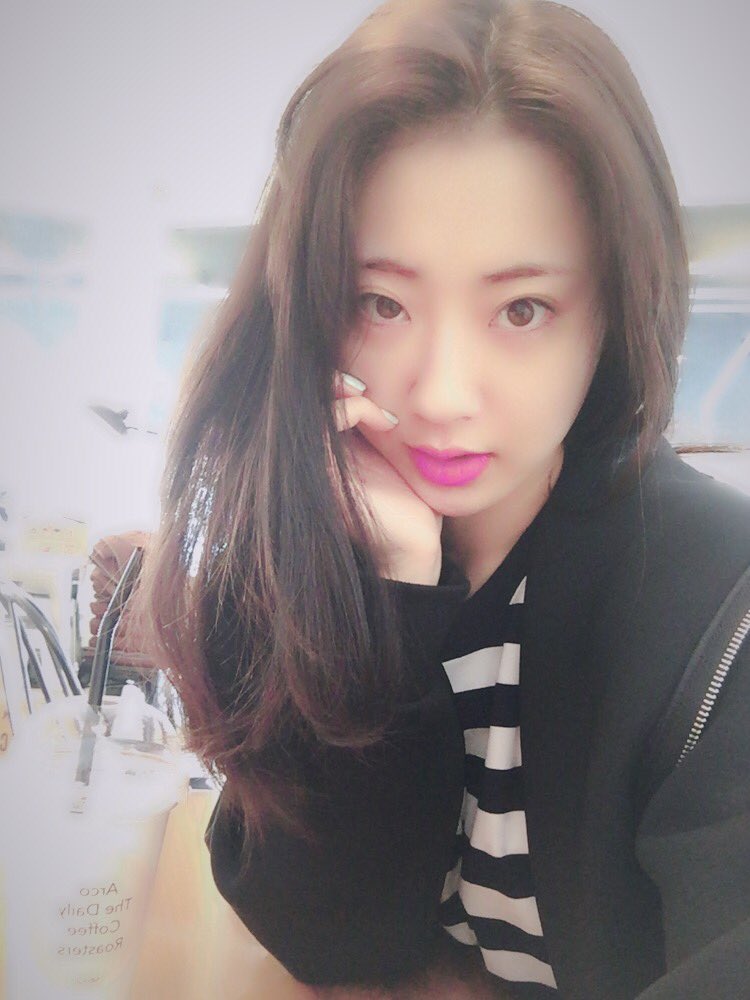 ICE_Gang's tweet photo. 얼굴에 비비크림도 안바르고 아무것도 안했는데 정말 잘나온다 카메라필터 짱 아닙니까? 😃 #신기 #셀카가아니면안될신기한현상 https://t.co/52QPdF7Vg8