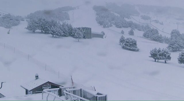 grandvalira's tweet photo. #GrandvaliraLovers +17CM of fresh snow tonight 🌨
#FunIsHere ⛷🏂
Webcams> https://t.co/yi8iAEUL3j https://t.co/Unlt6l9KSF