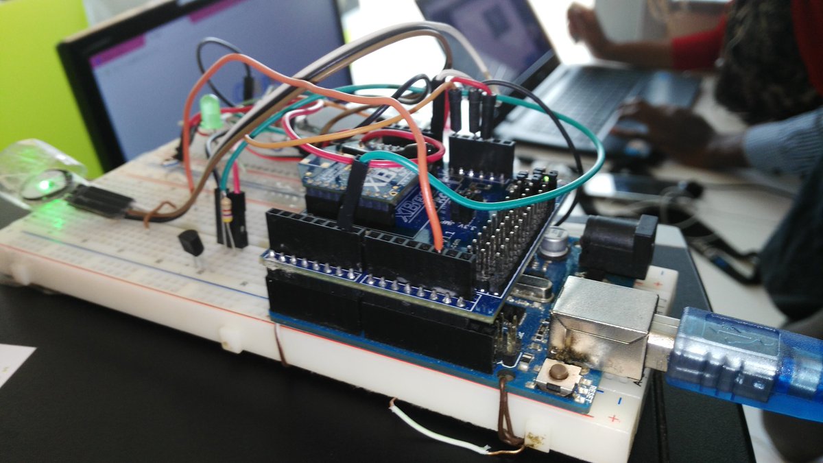 Geekulcha's tweet photo. @cloudz19 working on a thermometer project #iBlameGK #MakerLibraries https://t.co/NRT7iLrXmT