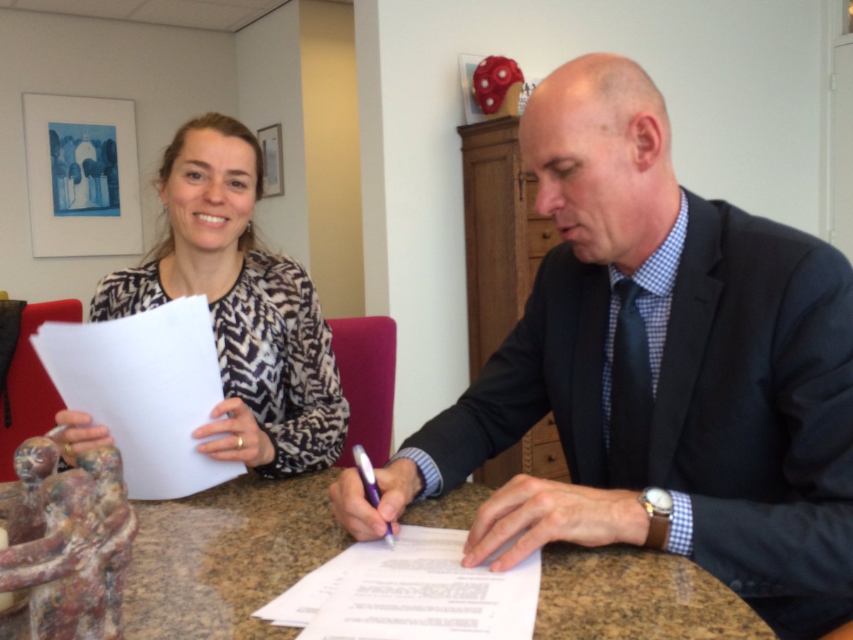 SaffierGroep's tweet photo. Vanaf 1 mei verzorgt #EvitaZorg de opvolging personenalarmering van ons Wel Thuis. Vandaag overeenkomst getekend https://t.co/WowlSf1pwS