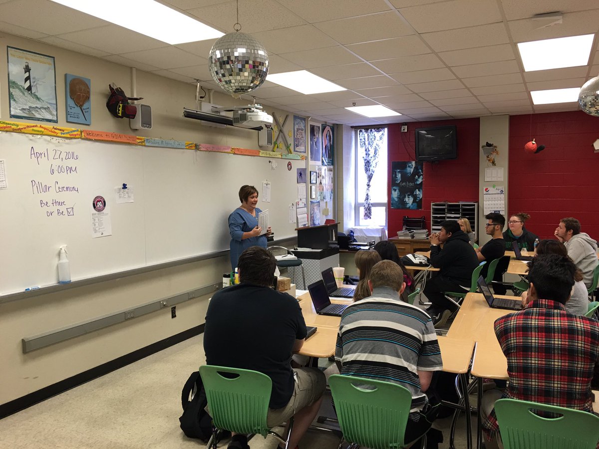 BerriesAlumni's tweet photo. Mrs. Lundy talking college applications, transcripts, financial aid, and more with seniors. #CollegeReadiness https://t.co/TZeWi6zlcE
