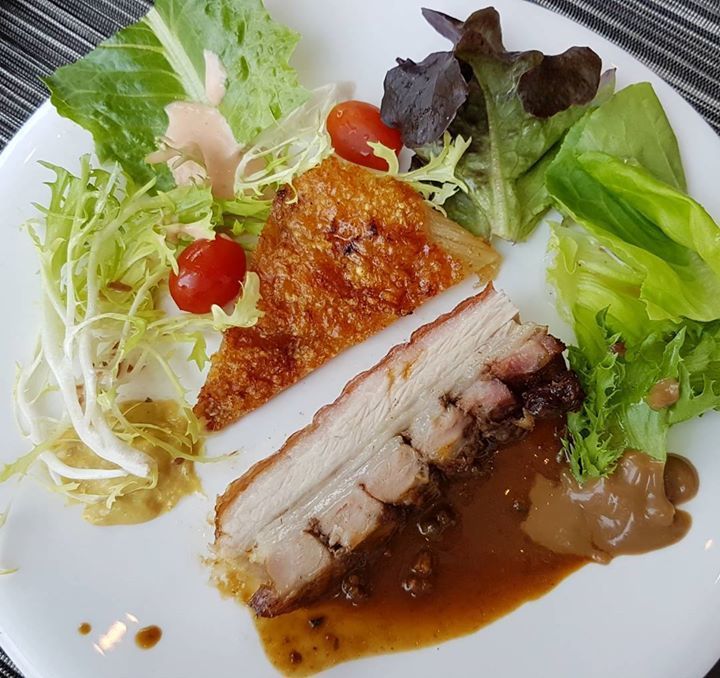 PDAMobiz's tweet photo. หมูหันหนังกรอบ อร่อยที่สุดของวันนี้ ^^ #S7edge #PDAMobiz https://t.co/onleeZGtER #PDAMobi… https://t.co/4Kss8Z9QfR https://t.co/MQGF5tgFwt
