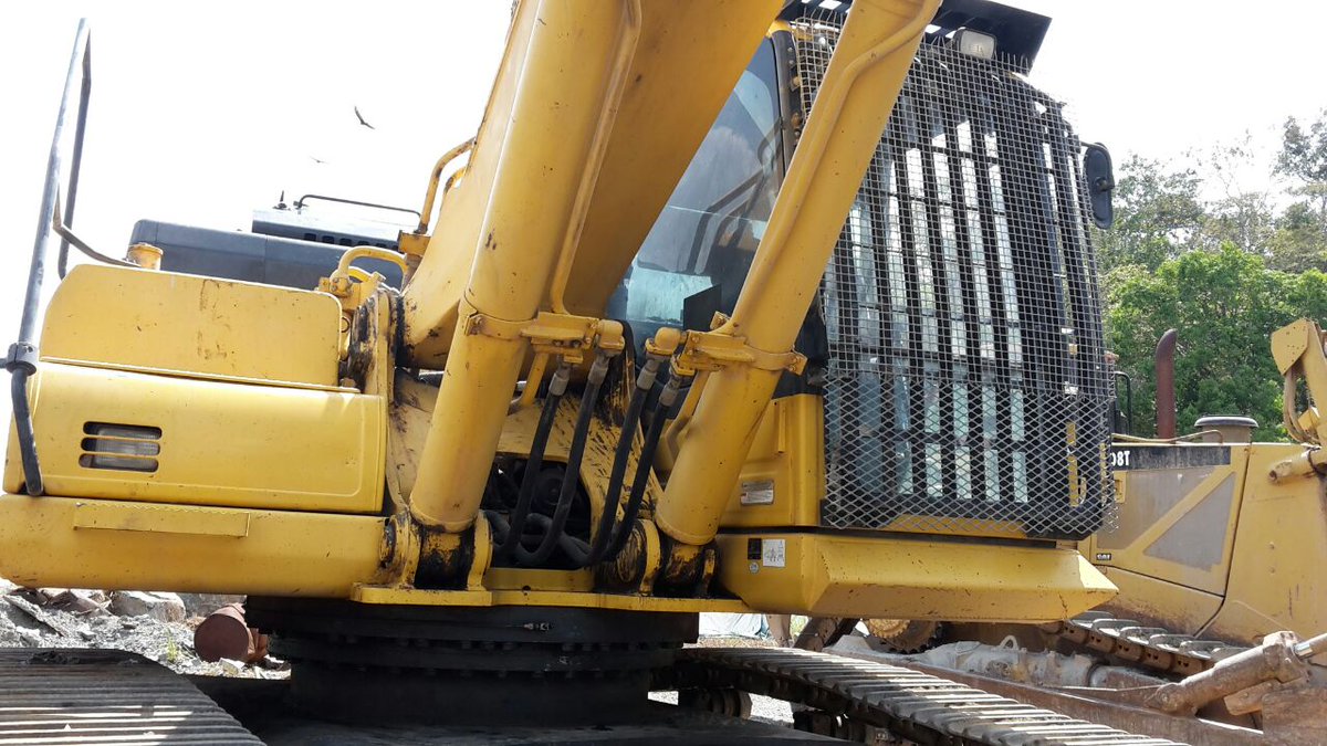 GmailSuka's tweet photo. Visitando productos maribel equipos komatsu @GrupoTiesa https://t.co/g3jLMpiUdH
