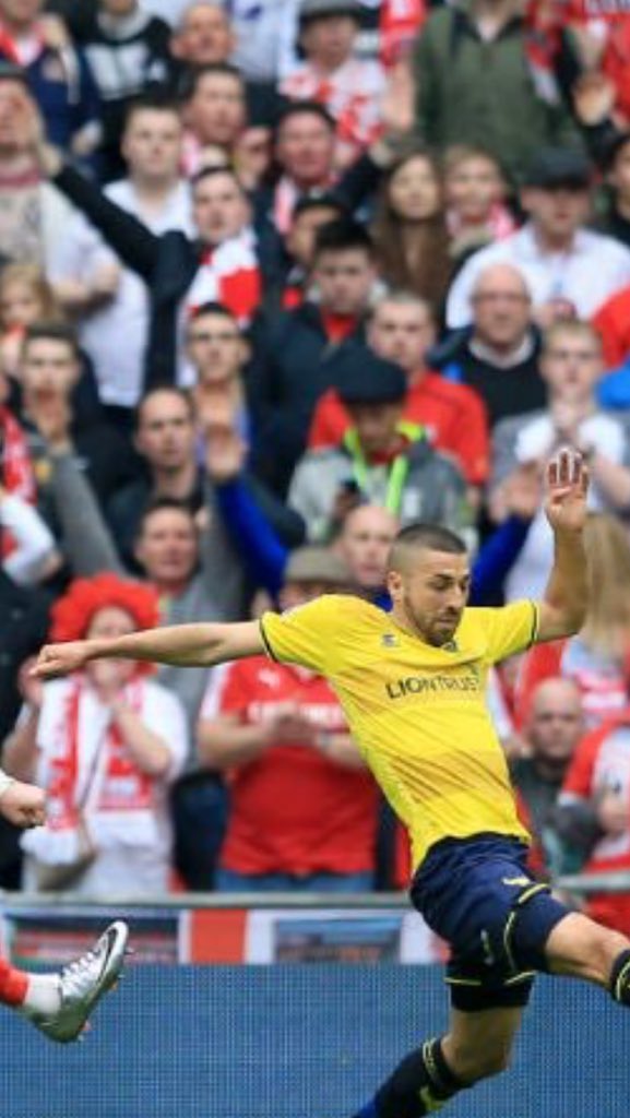 austin_j_powers's tweet photo. @JP_Trophy Imagine missing your teams winning goal at Wembley cus you were on your phone.#barnsleyfc #oufc #jptfinal https://t.co/mKeC6FztQZ