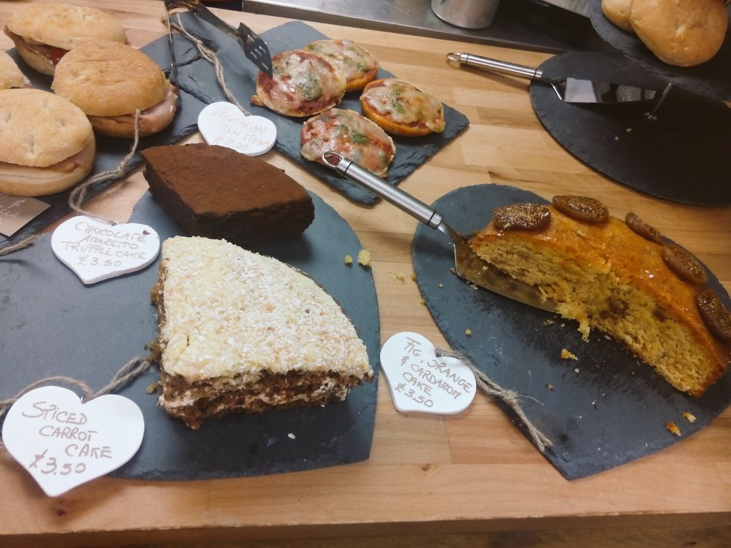 Just met Daniel of @coori_freefrom in <a href="/bwmarkettooting/">Broadwaymarket1936</a> (&amp; sampled his delicious gluten-free cakes)! #Tooting