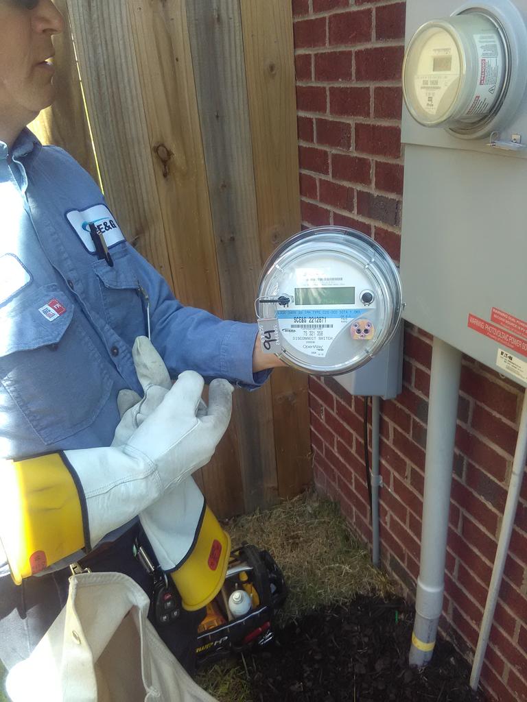 VisionSolarSC's tweet photo. "Yea buddy, it's pretty cool to see meters turn backwards, that can only be good for homeowners." https://t.co/2ET9bM0bqM