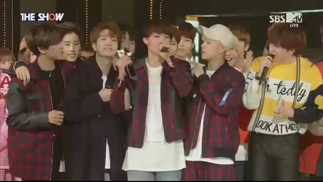 JJJproject_JP's tweet photo. 축하😭✨갓세븐 최고야💕
#GOT7 #FLY5THWIN #JJJproject https://t.co/161e3Lb6Cp