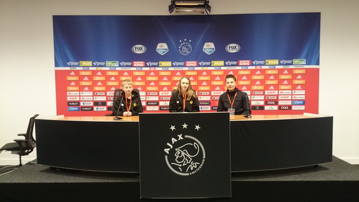 toothillpe's tweet photo. #toothillontour
#footballcaptains
#ajaxpress
#toothillpe https://t.co/7cMD57FPQX
