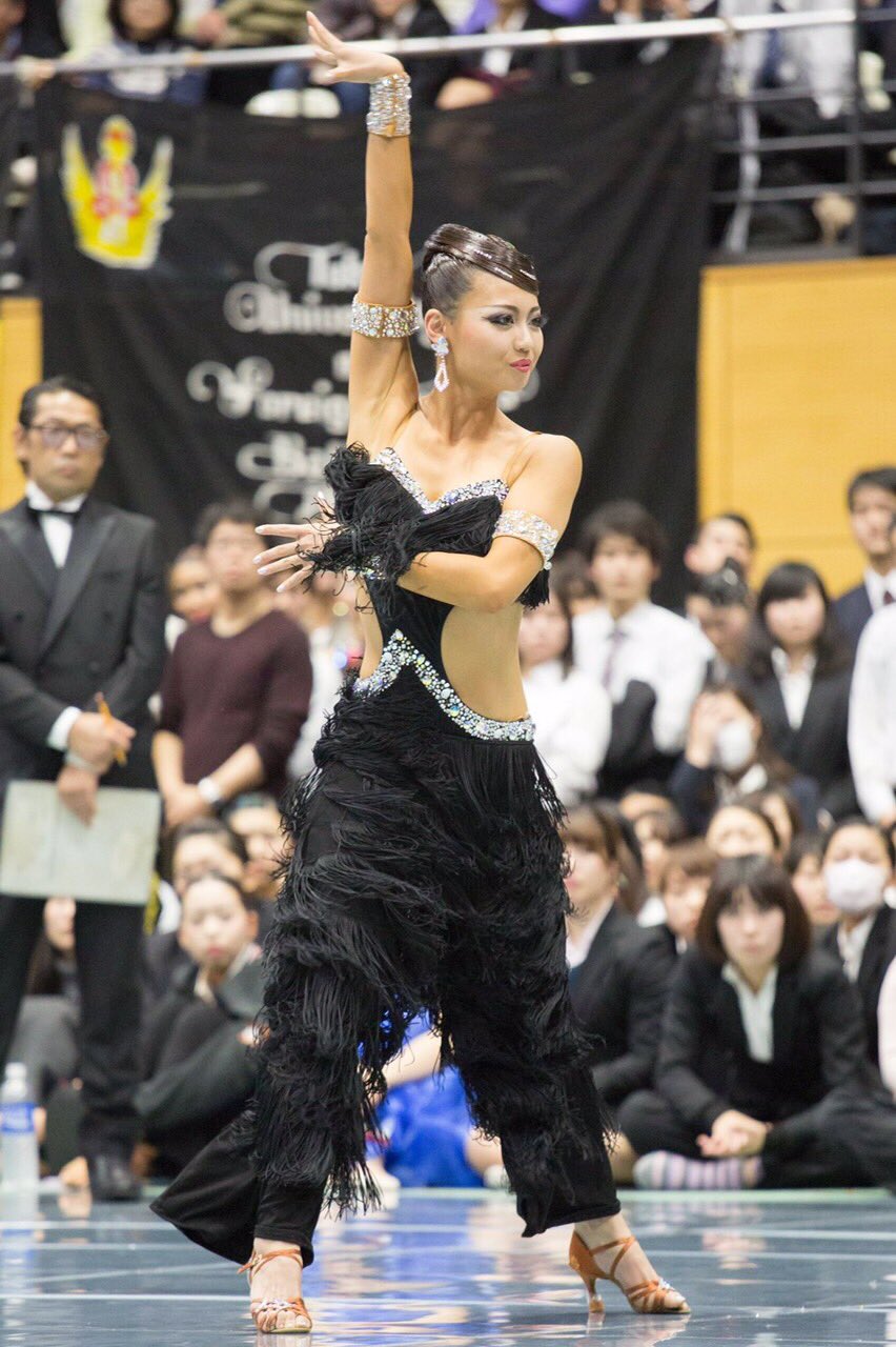 岩手大学競技舞踏部 競技ダンス Twitterissa 部員紹介 佐々木彩乃 通称ちゃっちゃ お人形のようなお顔が特徴的なラテンの女王 芯が強いが 実は情にもろい泣き虫ちゃっちゃとは彼女 ちなみに体幹も強い 年中無休でハリウッドさんのマッサージを受けている