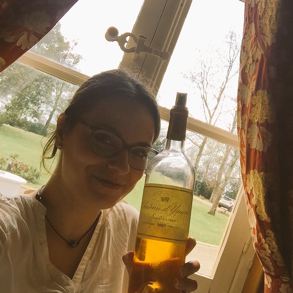 LesItineraires's tweet photo. @mYquem 2007 au Château Montlabert w/ @ChateauxCastel @amelienollet @vincentpetre #primeurs2015 #primeursCastel https://t.co/jZ67pyE4H7