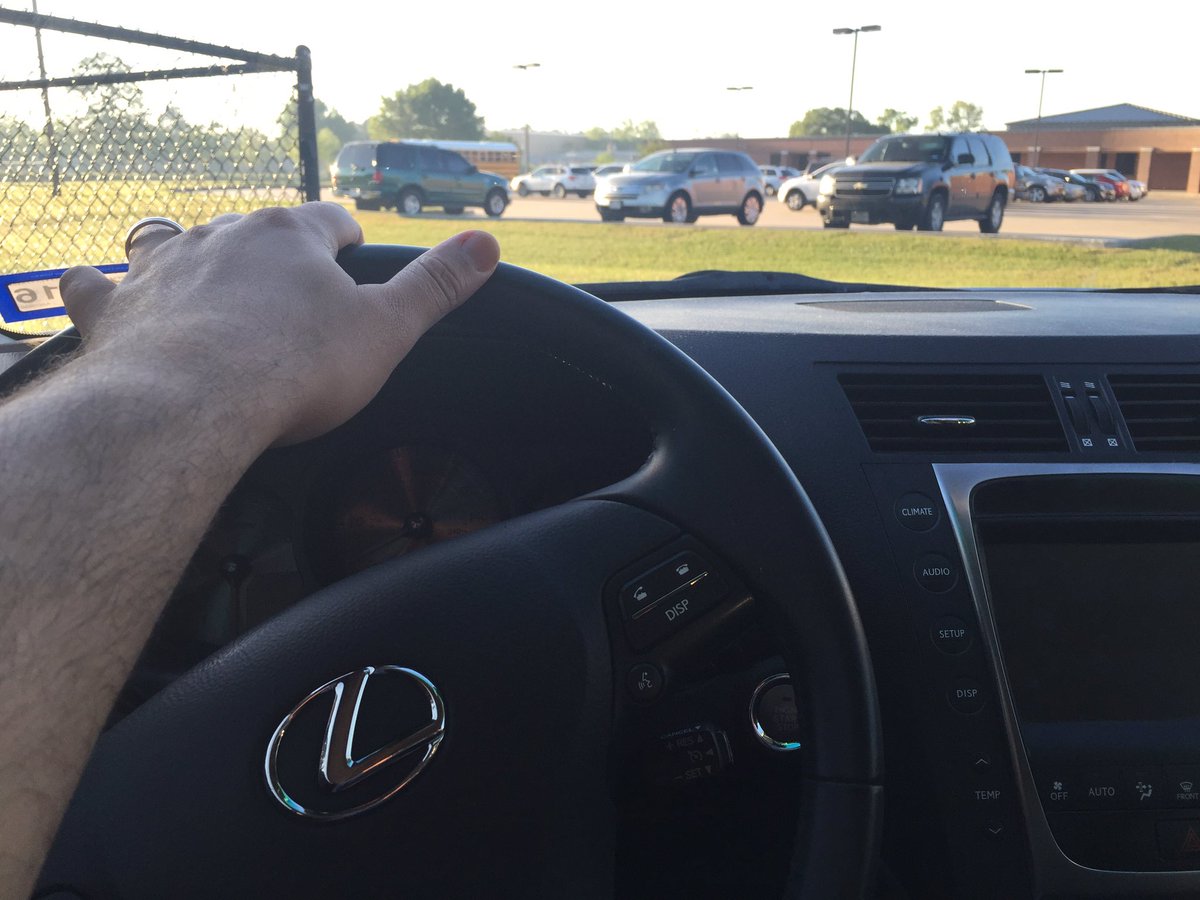 ACreative_Bunch's tweet photo. Feeling a little #hectic today #Houston 🚘 https://t.co/iDJ4B9kDui