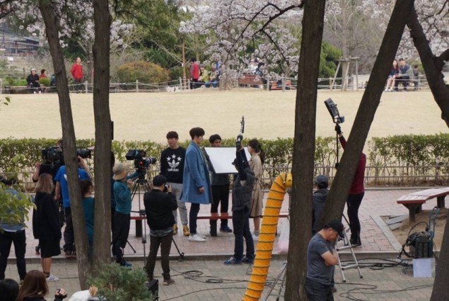 Netizen berbagi foto miss A Suzy &amp; Kim Woo Bin yang tengah syuting drama terbaru KBS 'Uncontrollaby Fond' #2