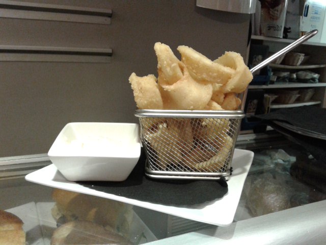 Rmi98797286's tweet photo. Una racion de #Calamares made in "Galatea de las esferas", espectaculares!!
#Raciones #Tapasoriginales #Tapas https://t.co/GBX4vOcUwx