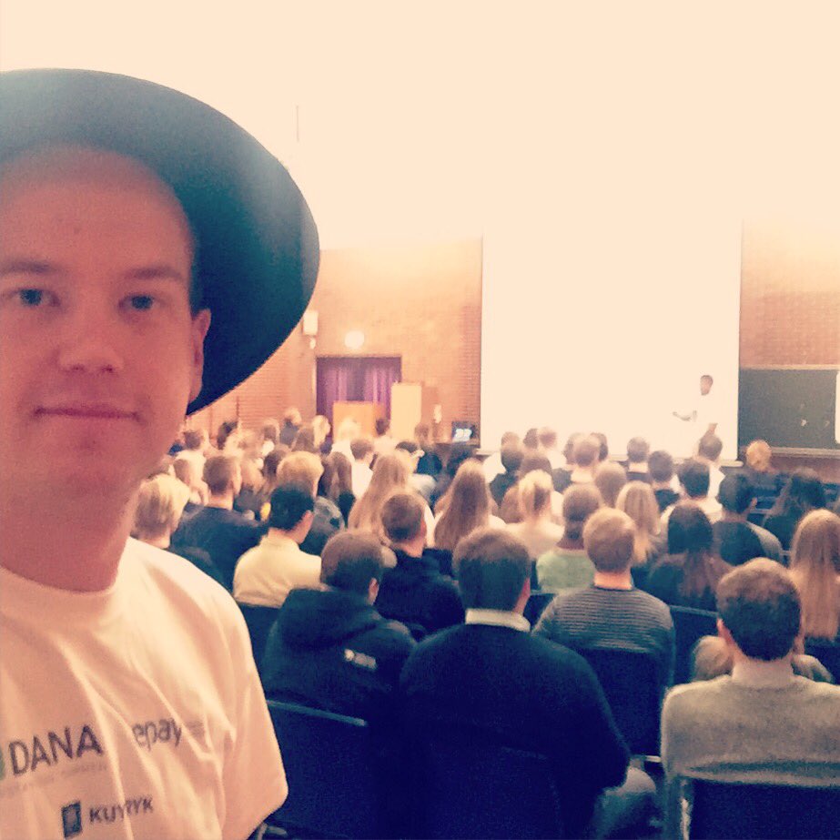 Turen er gået til CELF i Nykøbing 👍 Daniel er med som gæstetaler og han gør det godt! #iværksætterturen