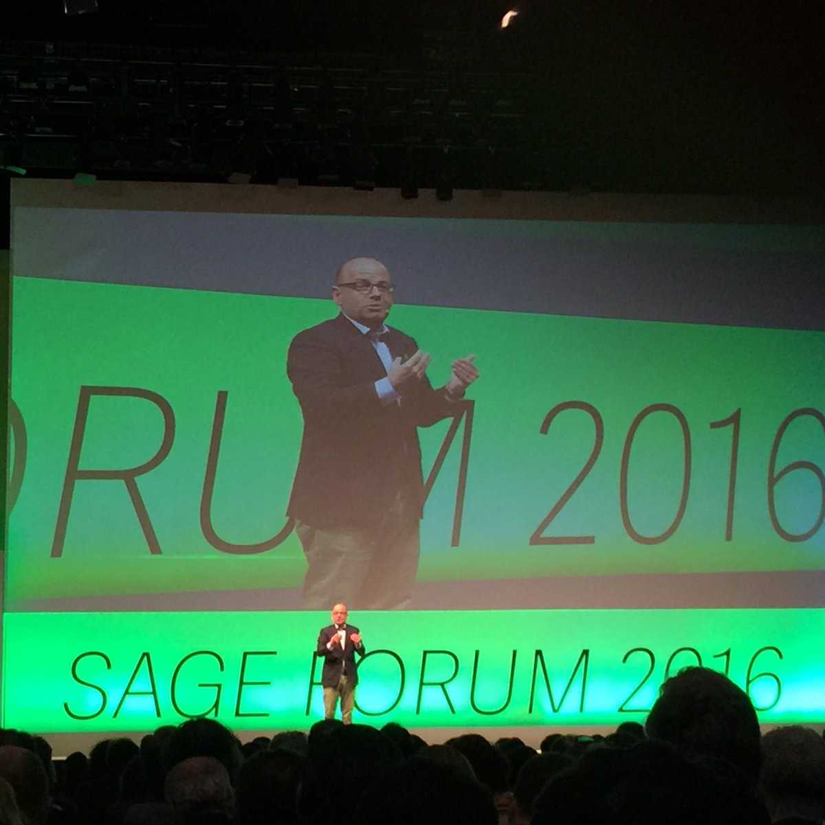 PAZYSAGE's tweet photo. Celebramos  #SageForum16 con más de 2000 asistentes, Luis Pardo y las grandes revoluciones mundiales https://t.co/gUCSFCWHFh