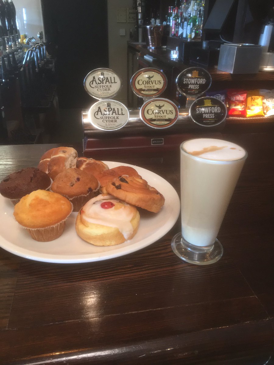 CrosskeysWanbor's tweet image. Coffee + Cake + Sunshine = 😃😃