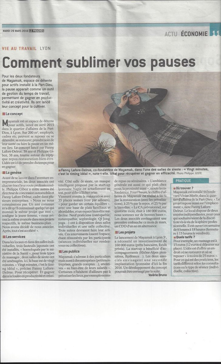 Mayamak_Lyon's tweet photo. Fanny en flagrant délit en train de faire la #sieste au #bureau ! Merci @leprogreslyon ! #détente #mayamak #lyon https://t.co/PHBLZDnvKY