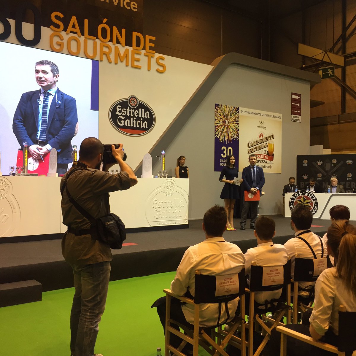 JuanR_Rivera's tweet photo. Empezamos campeonato nacional de tiraje de cerveza #beermastersessions #estrellagalicia #somoslacaña https://t.co/iGLPA4Yjsy