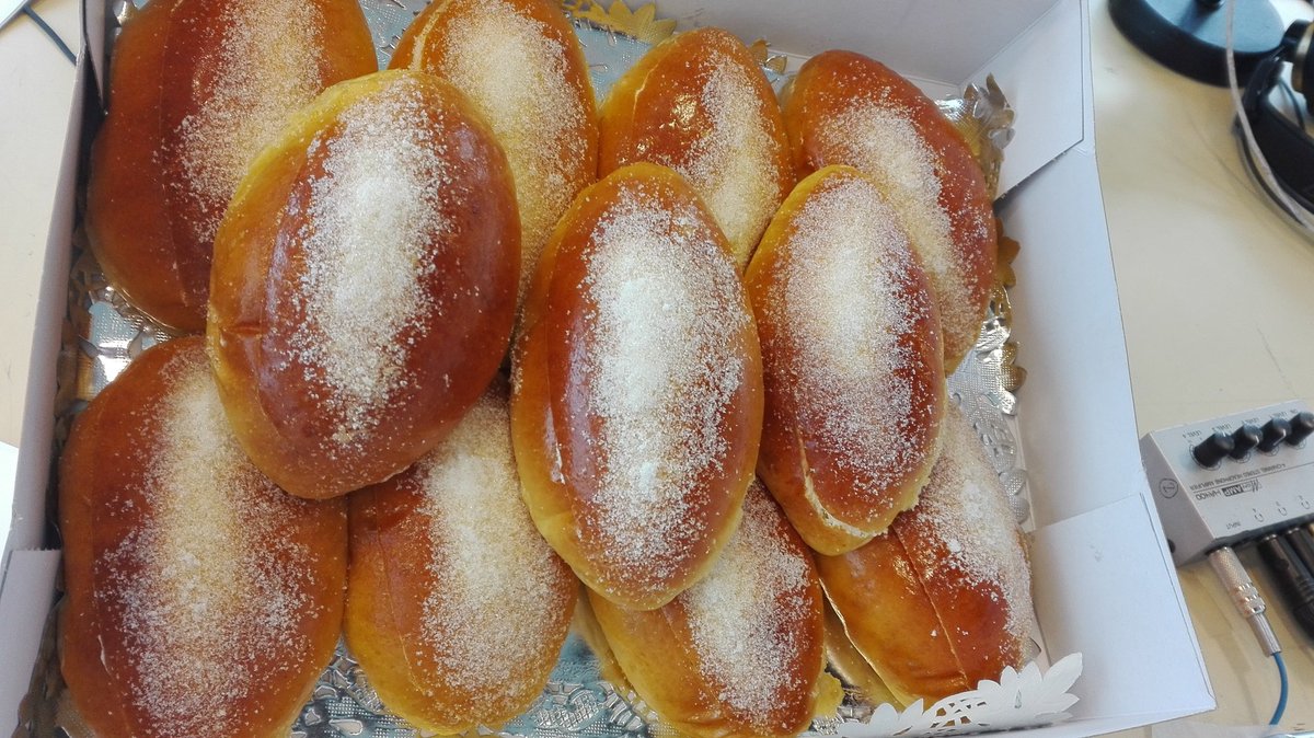 radiobilbao's tweet image. Ahora, en @HoyPorHoy, vamos a hablar de bollos de mantequilla, con Don Manuel, Mikel Iturriaga y Eneko Atxa. Pintaza