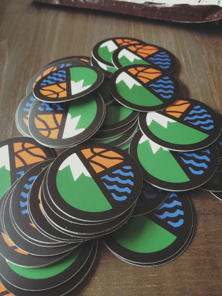 EquipeMoi's tweet photo. Ils sont tout beaux, tout chauds ... les stickers Equipemoi sont arrivés ! Merci @stickermule !  cc @SW_Rennes https://t.co/dB9tSLafiW