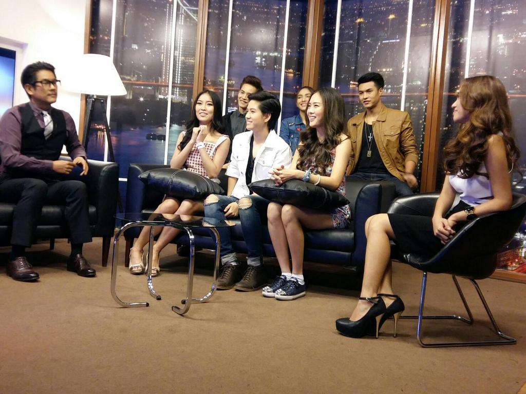 jaohaf12's tweet photo. ช่วงโปรโมทซีรีย์ค่า ขอบคุณเจ้าของเครดิตภาพนะคะ https://t.co/qPen55L2vf