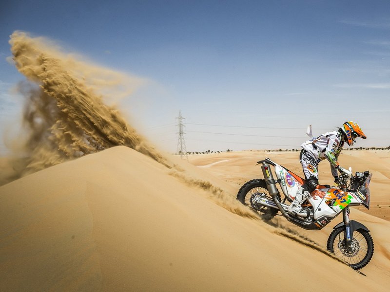 .<a href="/LaiaSanz_/">Laia Sanz</a>, quinta en la 2ª etapa del Rally de #AbuDhabi goo.gl/J5PDEZ #KH7 #KTM #LaiaSanz <a href="/KTM_Racing/">RED BULL KTM FACTORY RACING</a>