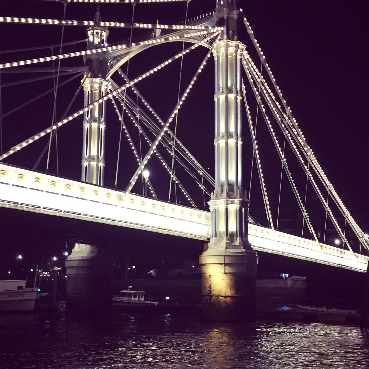 ChloefHoward's tweet photo. #londonin4 @visitlondon for #TravelTuesday 😊 https://t.co/5ZXRV8E3F1