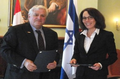 CanEmbIsrael's tweet photo. .@CIIRDF and @NSERC_CRSNG Extend Collaboration on Canada-Israel R&amp;D Partnership Programs. https://t.co/Ugis51wLTb https://t.co/OZxbwVDAgt