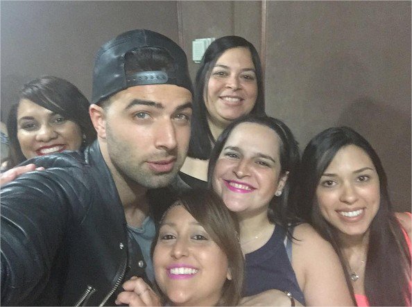 AdrianyGnzlz's tweet photo. "@Moumoune_28: Instagram by @TEAMCANELA_PR : #Selfie #BABY #Dimension103 #DrivinTime #Promo @jencarlosmusic https://t.co/Wxl5BUEcdn"