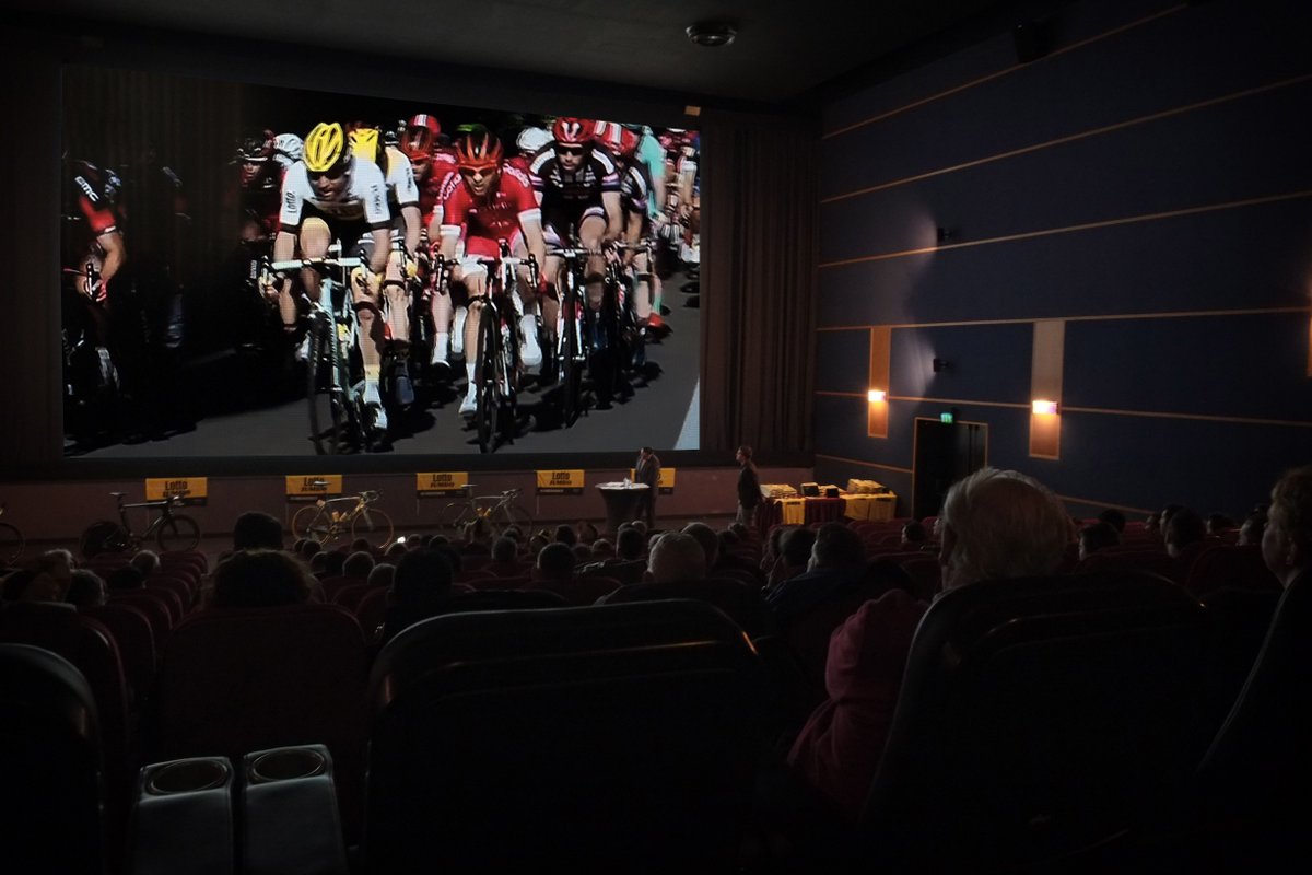 SPORTNEXT's tweet photo. De economische wielerevolutie - Column @RichardPlugge https://t.co/5LFwamf99V #sportnext #wielrennen https://t.co/UW6NUlj4Hc