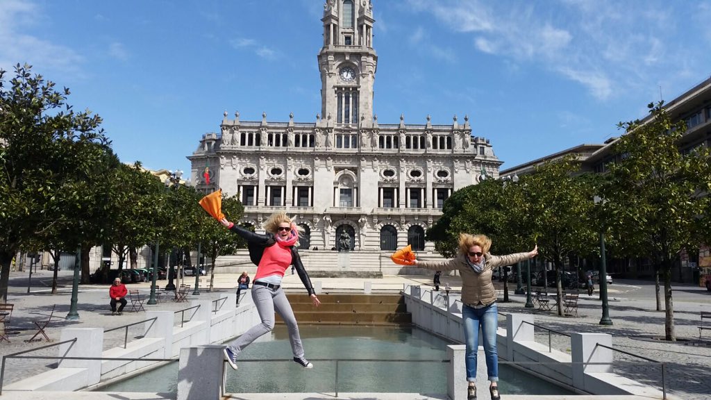 YouMeTravel's tweet photo. Portjes drinken in Porto! Prachtige stad met veel gezelligheid en mooie prijzen om te verblijven. Vraag het ons.. https://t.co/boLg1tuulD
