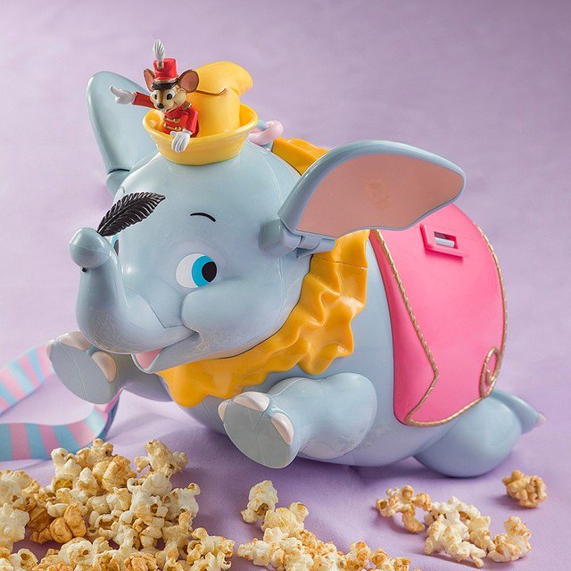 ライブドアニュース 可愛すぎて罪 東京ディズニーランドにダンボのポップコーンバケットが登場 T Co Zssarv4qri ポップコーンは 背中を開けて取り出す仕様 ブルーとピンクのストラップもアクセントになっています T Co dzf093tt