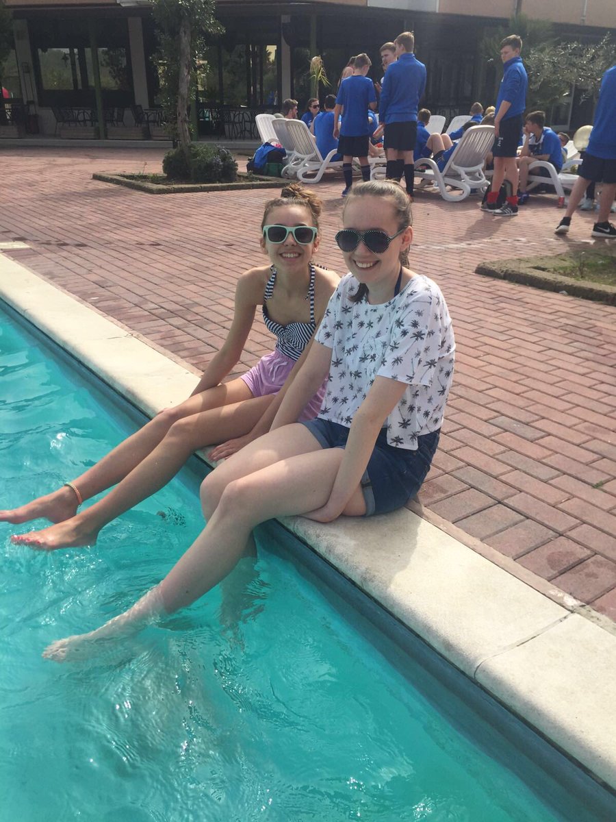 TSLA_PE's tweet image. Fun in the pool after a hard training session for the girls! 🏊🏼