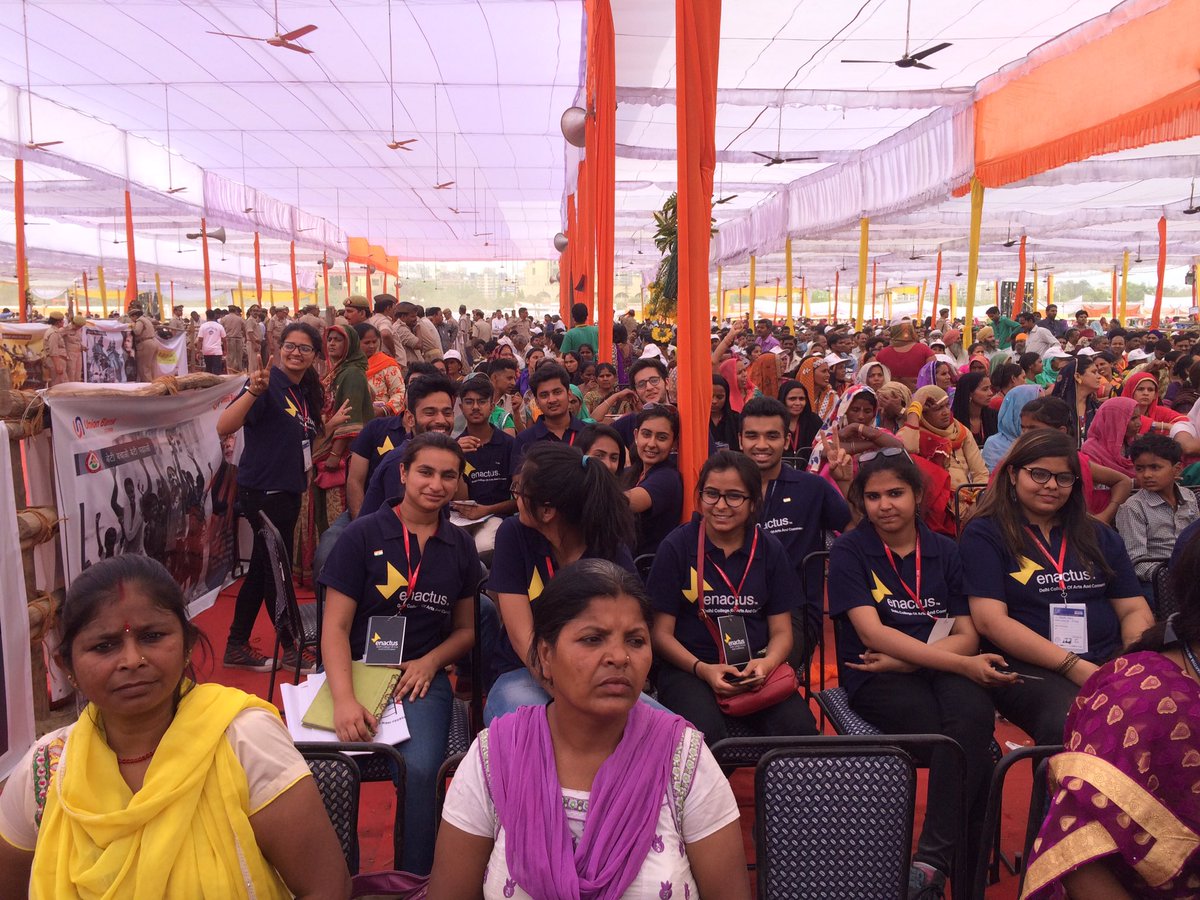 enactusdcac's tweet photo. The team getting geared up for meeting @narendramodi at the launch of #standup India scheme. @Enactus #she_drive https://t.co/cz9hdp0sV3