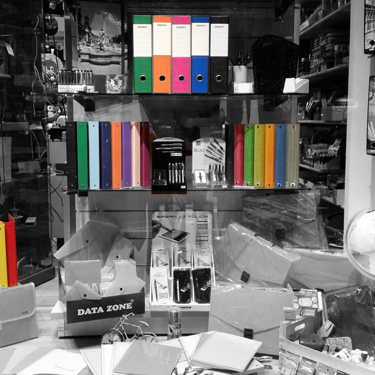 dilibroinlibro's tweet photo. Raccogliamo un pò di #Colori 
#splash #raccoglitori #cartoleria #roma #libreria #dilibroinlibro https://t.co/X6oVEHrMY9
