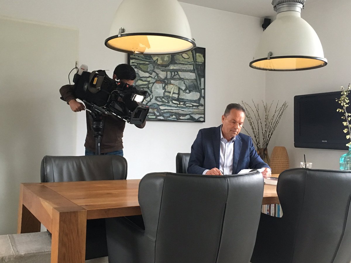 OKCnl's tweet photo. #panamapapers. Topje van de ijsberg? Hoe groot is de berg? #nos interviewt Jan, vanavond uitzending. #okcnl https://t.co/p4wI41Sa6d