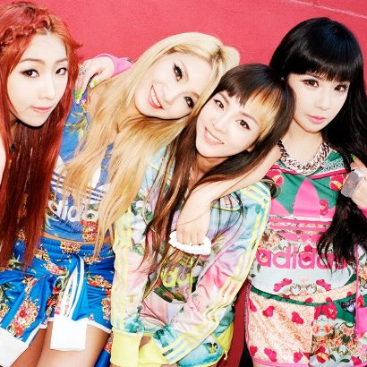 syheong22's tweet photo. You will never know the true meaning of family unless you stan 2NE1. #In2ne1WeTrust #PleaseDontGoMinzy @mingkki21 https://t.co/P83Q1axGU7