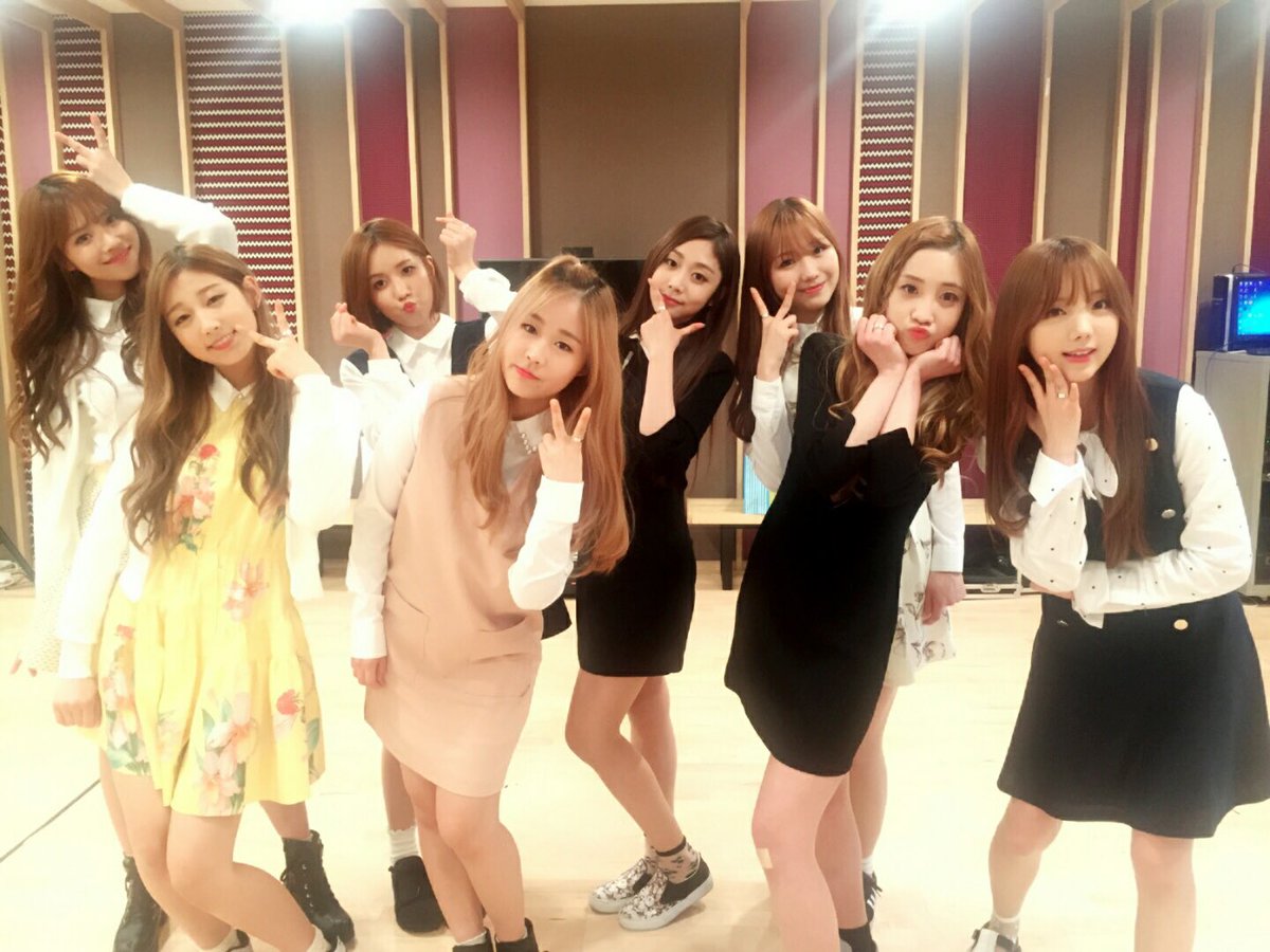 [#Lovelyz] #러블리너스 여러분😫  잠시후 7시부터 #이상한나라의러블리즈 마지막회가 방영됩니다! 벌써 마지막회라 너무 슬프지만😭 오피셜과 함께 본방사수 꼭 해주실거죠↗️?💕 
#안방1열사수