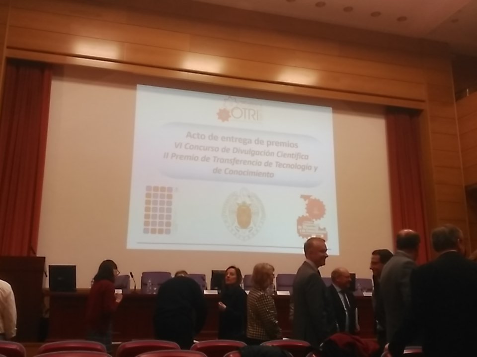 GeoHumUCM's tweet image. Entrega de premios OTRI UCM. Prof. Mercedes Molina y tGIS galardonados