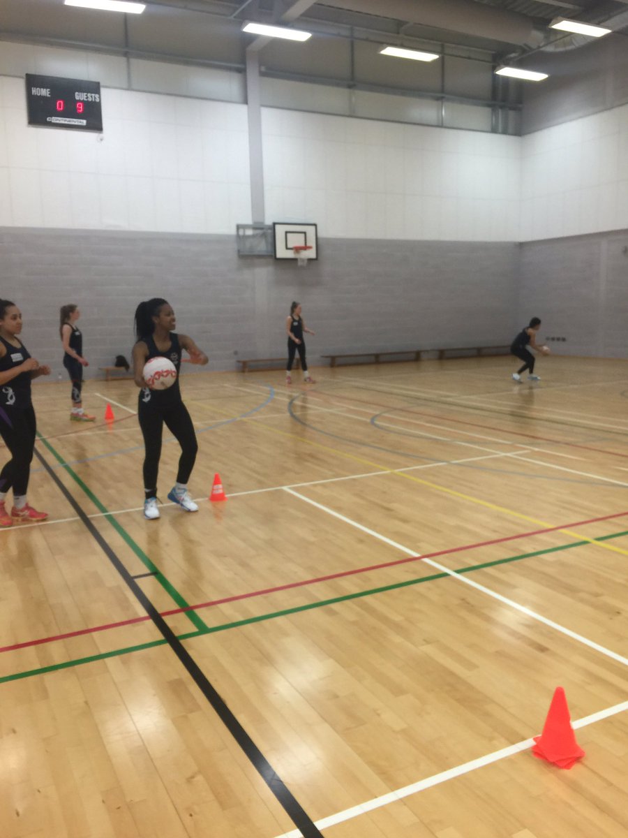 Sam_EastPPC's tweet photo. Mid Court working with @draynepipe #circleedge #balance #accuracy #stayingonside #top #side #pocket https://t.co/TvWM0OulUP