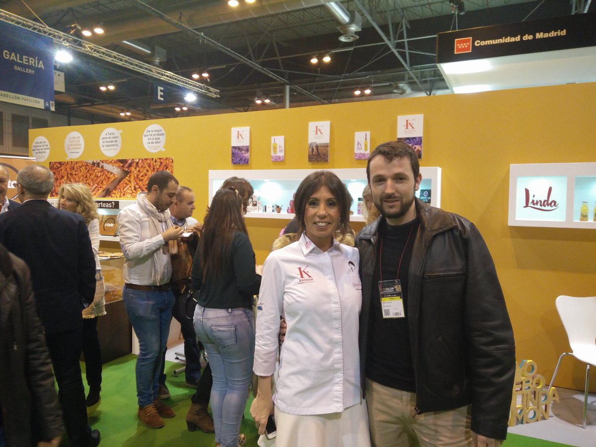GastroRebel's tweet photo. Venir al #SalonDeGourmets es una caña, encontrarte a @ROCIOARROYOCOLL no tiene precio
#CookingRules #Madrid https://t.co/NCvk4ejJs3