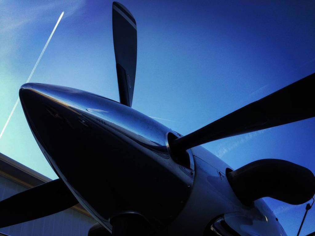 scia_chimica's tweet photo. #beechcraft #kingair #prop #plane #parkposition #edqa #sky #flying #high #cloudlesssky #pr… https://t.co/spa8xGk3rf https://t.co/geYSuldrWd