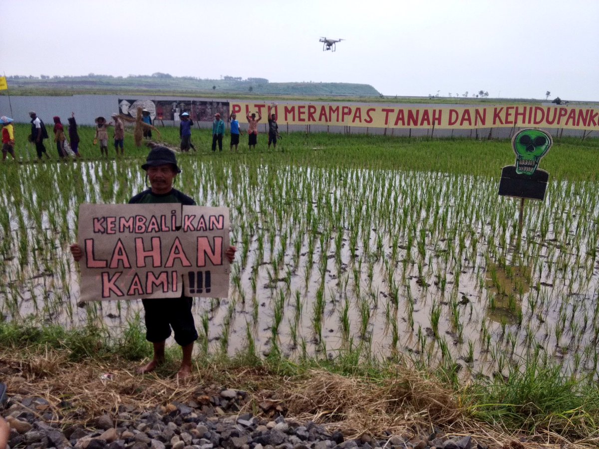 GreenpeaceID's tweet photo. Apa yang petani Batang perjuangkan, adalah juga untuk melindungi Bumi kita dari dampak buruk batubara #SOSBatang https://t.co/OTOAUCguE0