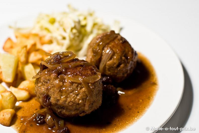MuseeVieWall's tweet photo. Plat du jour: '2 Boulets à la liégeoise accompagnés de frites à l'ancienne' #Bonappétit https://t.co/AXwLspGgoK https://t.co/iLYTWI6eLk