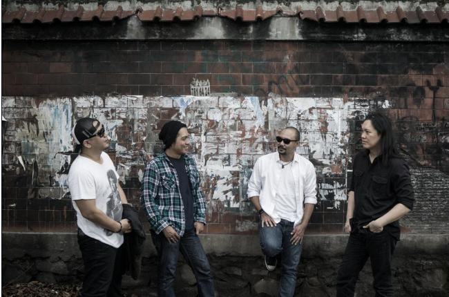RollingStoneINA's tweet photo. Musikimia: Reaksi Kimiawi https://t.co/o0h8DB8ZJ6 https://t.co/COM3zO0NC3