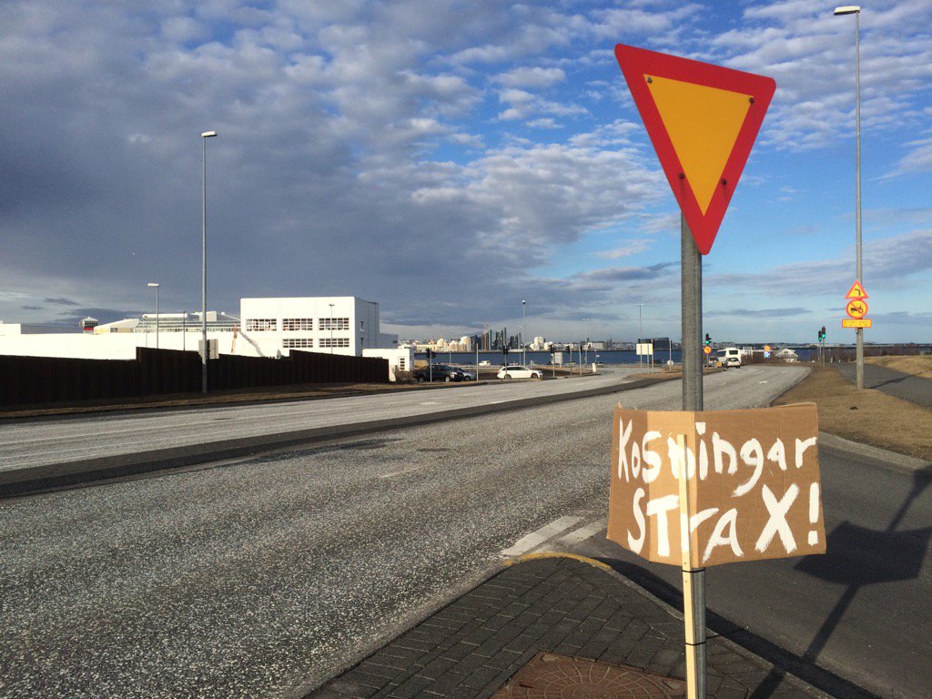 SteiniFjall's tweet photo. #Djöfulssnillingar #castljós https://t.co/gIBHArxOjo