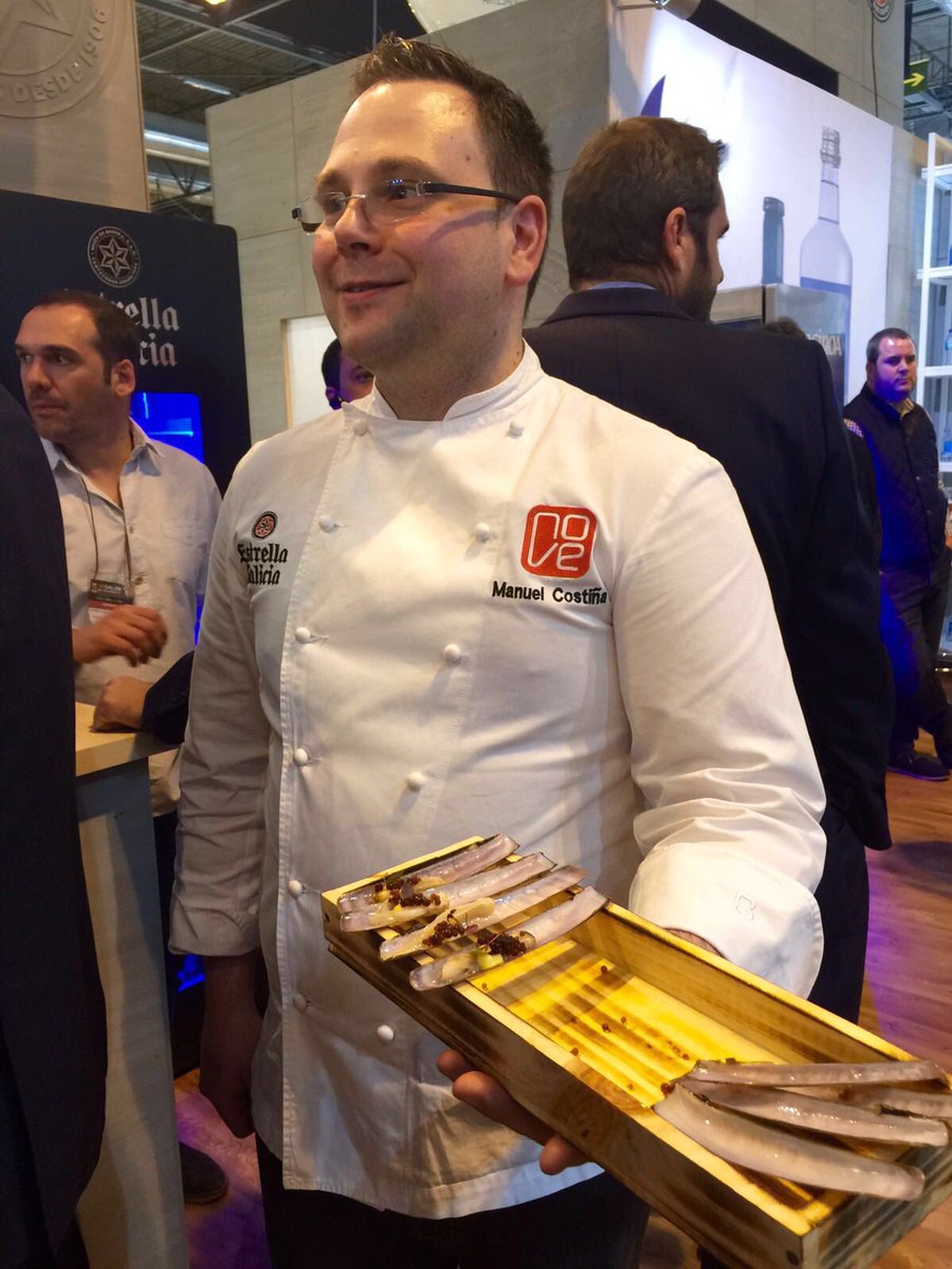 estrellagalicia's tweet photo. ¡Gracias a los cocineros del @GrupoNoveCocina, @RetiroCostina, @oEirado y @agabeira_ferrol por sus deliciosas tapas! https://t.co/c8FHvgfLGp